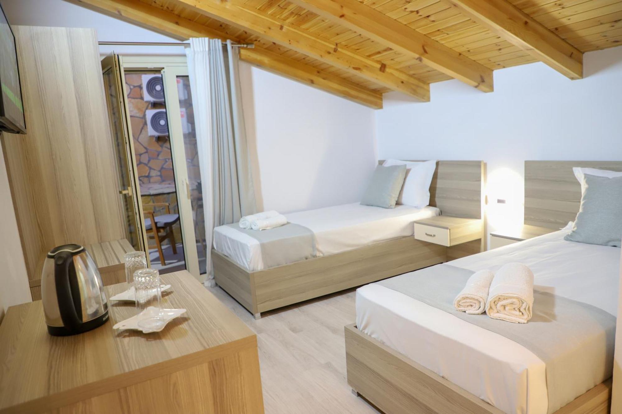 Guesthouse Kazazi Берат Екстер'єр фото