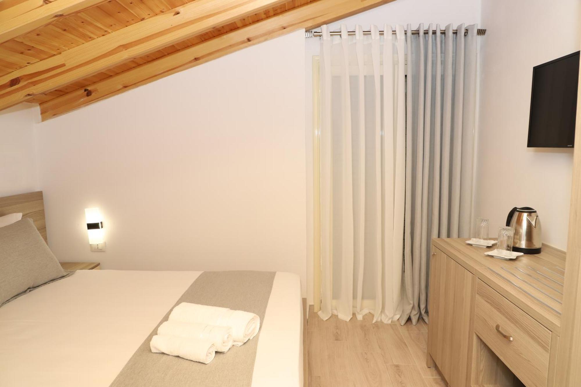Guesthouse Kazazi Берат Екстер'єр фото