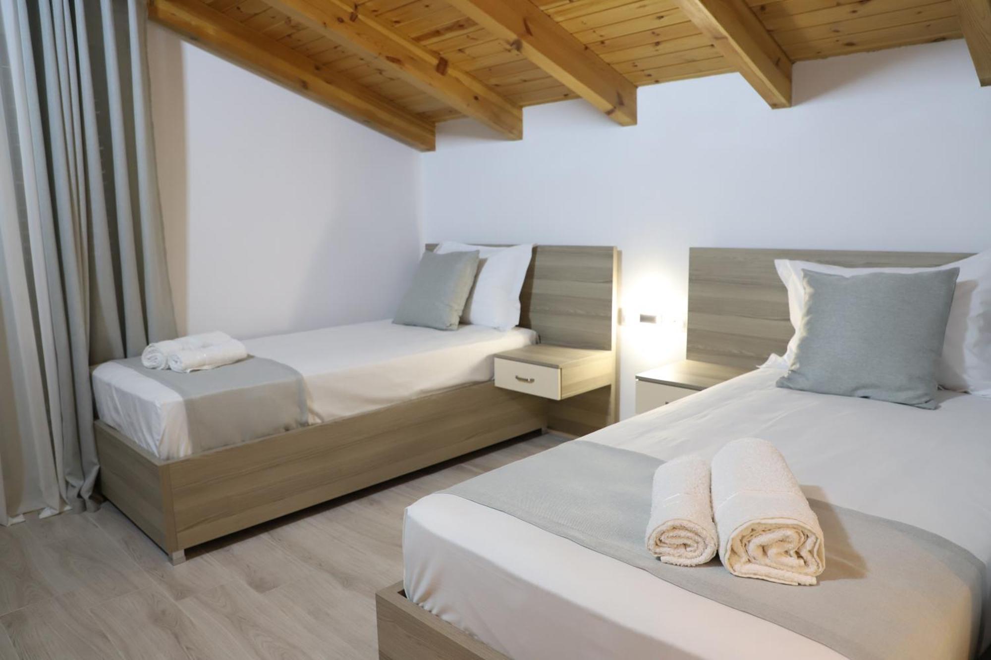 Guesthouse Kazazi Берат Екстер'єр фото